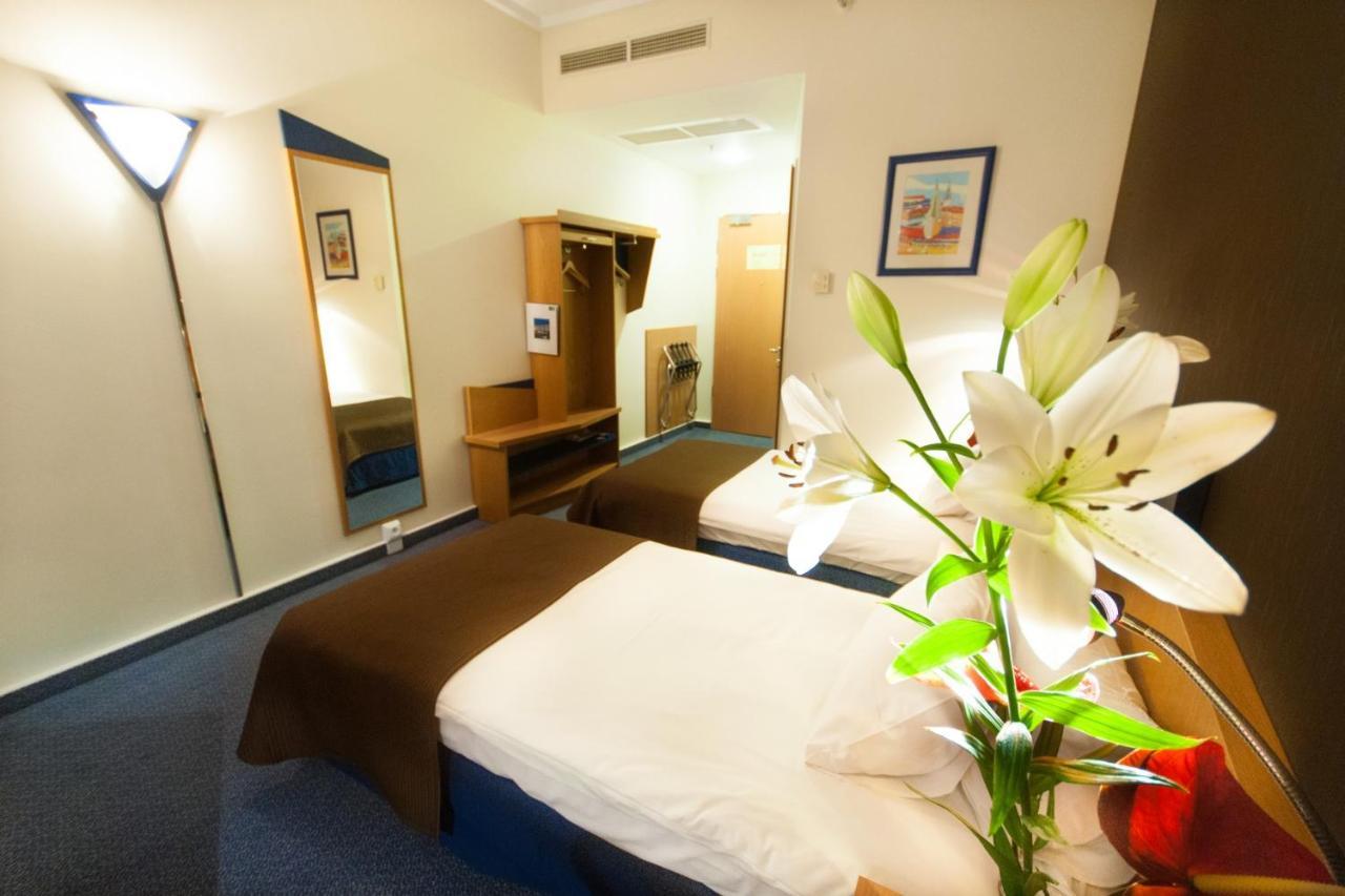Express Krakow Hotel كراكوفيا المظهر الخارجي الصورة